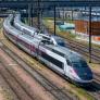 Un hombre recorre más de 500 km atado a un tren a 300 km/h y se gana el apodo del superviviente milagroso