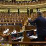 Feijóo ataca a Sánchez por sus mensajes con Ábalos y él le responde con el congreso del PP: "Ándese con ojo, uno entra como papa y sale como cardenal"