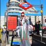 Se visten de chulapos, pasean por Madrid y atención a la aparición de un tour de extranjeros