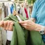 Un experto en limpieza pide realizar esta acción antes de ponerte una prenda de ropa recién comprada