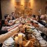 El jefe de la empresa invita a sus 180 empleados a cenar, pasa los 6.000 euros de la cuenta como gasto profesional y acaba en juicio y rompiendo su cuenta de ahorro