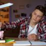 Cumple 17 años, factura 4.000 euros sin moverse de casa e intentan darle una lección: "Dicen que he tirado mi juventud"