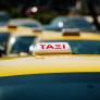 Una estudiante pide un taxi, el conductor recorre 350 metros, al final no la recoge y le pide 344 euros