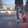 Un taxista grita a un hombre en patinete y lo que dice casi arranca el aplauso de los presentes