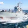 El gran buque de la Armada española patrulla por Gibraltar, se topa con una flota rusa y se activan las alarmas