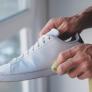 Sólo necesitas dos ingredientes de tu cocina para dejar las zapatillas blancas como nuevas