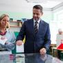 El liberal y proeuropeísta Trzaskowski adelanta por la mínima en las presidenciales polacas, según los sondeos