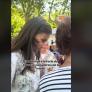 Una señora trata de hacerse una foto con Letizia, se pone nerviosa, no le sale y la reacción de la reina es para verla