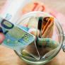 Esta es la teoría económica que explica por qué gastas más en café cuando menos dinero tienes