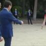 Una experta en comunicación no verbal pone la lupa en lo que hace (y no) Ayuso justo cuando va a saludar a Illa