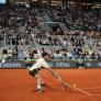 Enfocan a la grada en el partido de Carlos Alcaraz en Roland Garros y sorprende ver quién está ahí