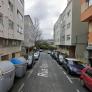 Los vecinos cierran la acera con una valla para montar su terraza particular y les llega un ultimátum contundente