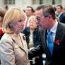 Esperanza Aguirre comparte que "los políticos no lloriquean" y un profesor da una lección con siete palabras