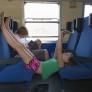 Sus hijos molestan sin querer a un hombre en el tren y su reacción encoleriza a la madre: "Merecemos la extinción"