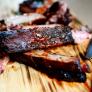 Llega desde Texas, pide costillas en España y se escandaliza por lo que le sirven: los españoles saltan en masa
