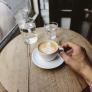 Un británico se para en un bar de Cuenca y lo que le cobran por el café con leche le saca hasta una sonrisa