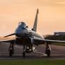 Un avión ruso sobrevuela el buque de guerra de la OTAN y sus movimientos avivan los temores de una guerra global