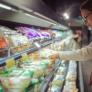 Ve lo que hay en la sección de fruta de un supermercado de Finlandia y sentencia: "Aquí viven en el año 2050"