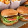 Pide un hamburguesa "solo con queso y bacón", se va a casa con ella y al ver lo que le han metido tiene que volver: inaudito