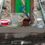 Aparecen botellas de agua en esquinas o en las puertas de las casas en pueblos y obeceden a un motivo muy higiénico
