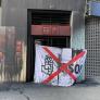 Vandalizan la sede del PSPV-PSOE en Valencia con pintura y una sábana con el logo del partido tachado
