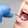Un dentista ofrece su 'pasta de dientes' especial a sus compañeras, acaban en urgencias y llama el fiscal a la puerta