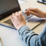 Le despiden, le quitan el portátil y 6 meses después la ayuda que le pide la empresa genera 3700 comentarios