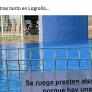 El cartel que han colocado en una piscina de Logroño es para no volver allí en todo el verano