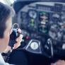 Un hombre de 35 años vuela gratis 120 veces en 6 años haciéndose pasar por piloto y mete a 'cómplices' en el plan