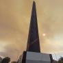 Un incendio en Méntrida (Toledo) provoca una espectacular columna de humo visible desde Madrid
