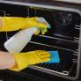 El desconocido y efectivo método para limpiar a fondo el horno mientras duermes