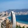 Un expatriado de Reino Unido señala al Benidorm demasiado elegante como la causa de la huida masiva de británicos