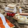 Una sanitaria da la lista de los alimentos que nunca habría que llevar a la playa: alguno es de lo más habitual allí