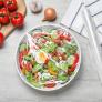 Mucha precaución con envolver en papel film estos alimentos en verano: creas el ambiente ideal para las bacterias