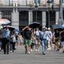 Publica dos imágenes sobre el sistema de dar sombra de una calle de Albacete y la Puerta del Sol: no hay color