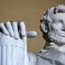 Subastan los guantes manchados de sangre del expresidente Lincoln y se venden por una suma millonaria