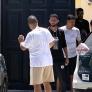 Bañistas se lanzan a la carrera en una playa de Granada para detener a migrantes llegados en una lancha: "Qué bajeza moral"