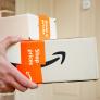 Llega el repartidor de Amazon a su casa en plena ola de calor, le ofrece algo de beber y la reacción de él es para reflexionar