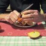 Un estudio anima a todos los españoles a dejar de pelar las frutas y las hortalizas: "Un ejemplo es el de la piel de la berenjena"