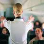 Una azafata revela a quién llamarán por su nombre al subir al avión y a quién le pueden subir a un asiento business gratis