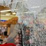 La dueña de una tienda dice "basta" a los ladrones y lanza un contraataque que les deja totalmente en ridículo