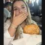 Prueba una hamburguesa de 1 euro en Marruecos y lo que siente con el primer bocado lo dice sin palabras