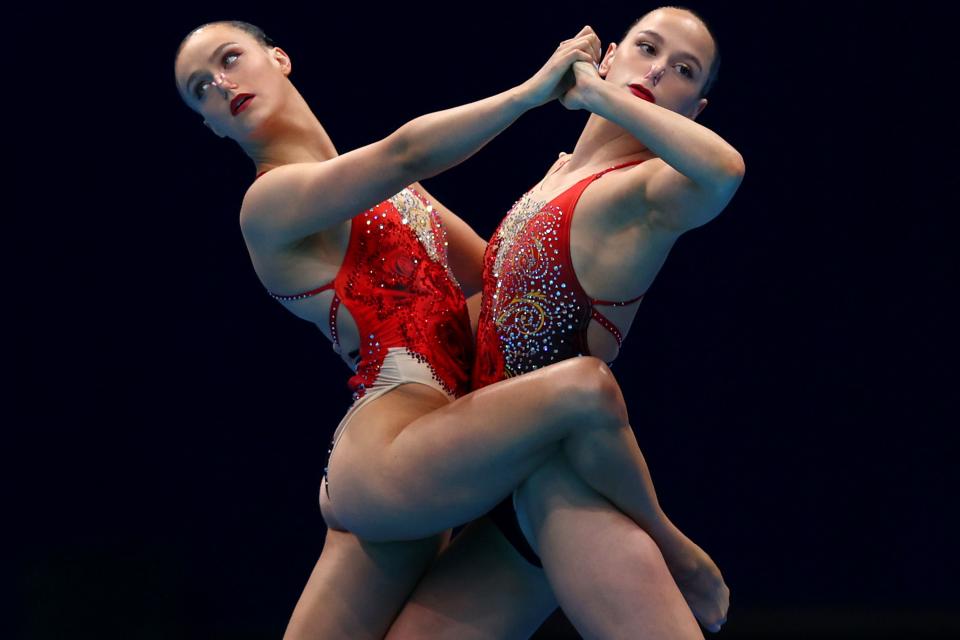 Un detalle del inicio a lo flamenco de las británicas Kate Shortman e Isabelle Thorpe
