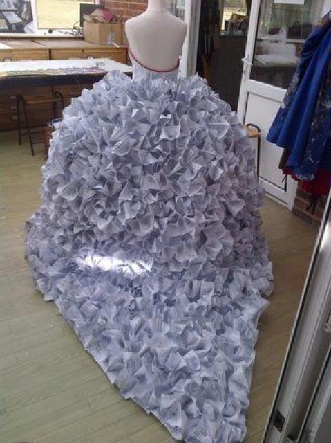 Flotar Regresa embudo Vestidos de novia DIY: diseños hechos con guantes, vasos y botellas de  plásticos