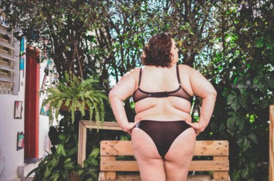 Cinco mujeres 'gordas' en ropa eliminar el estigma la gordura