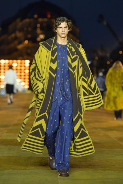 Pharrell Williams faz 1º desfile pela Louis Vuitton em Paris, Moda e  beleza