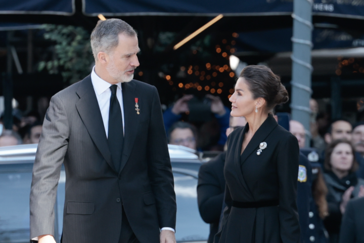 Felipe y Letizia, en Atenas en el funeral de Constantino de Grecia.
