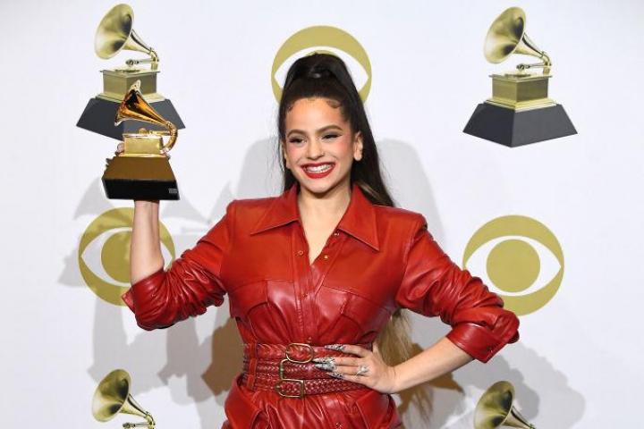 Rosalía en la gala de los Premios Grammy de 2020