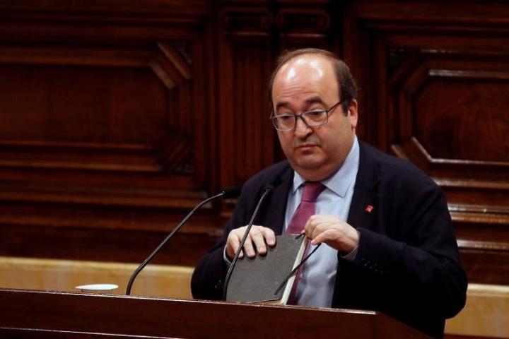 El primer secretario del PSC, Miquel Iceta, durante su intervención en el pleno del Parlamento de Cataluña de este jueves. EFE