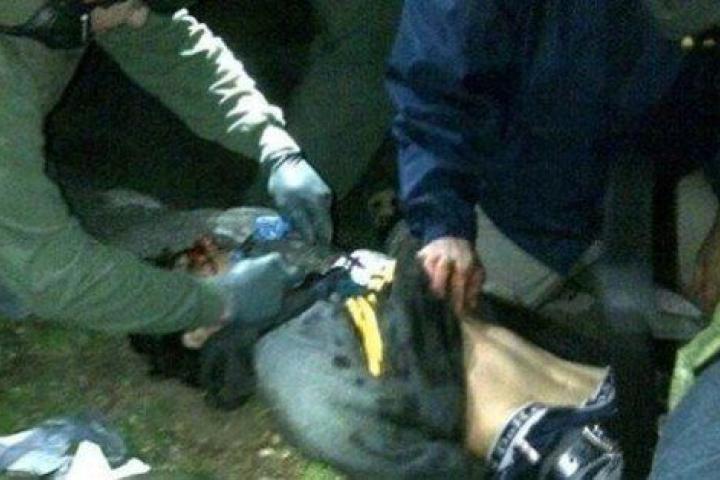 Dzhokhar Tsarnaev, el sospechoso de los atentados de Boston, recibiendo atención médica tras su detención